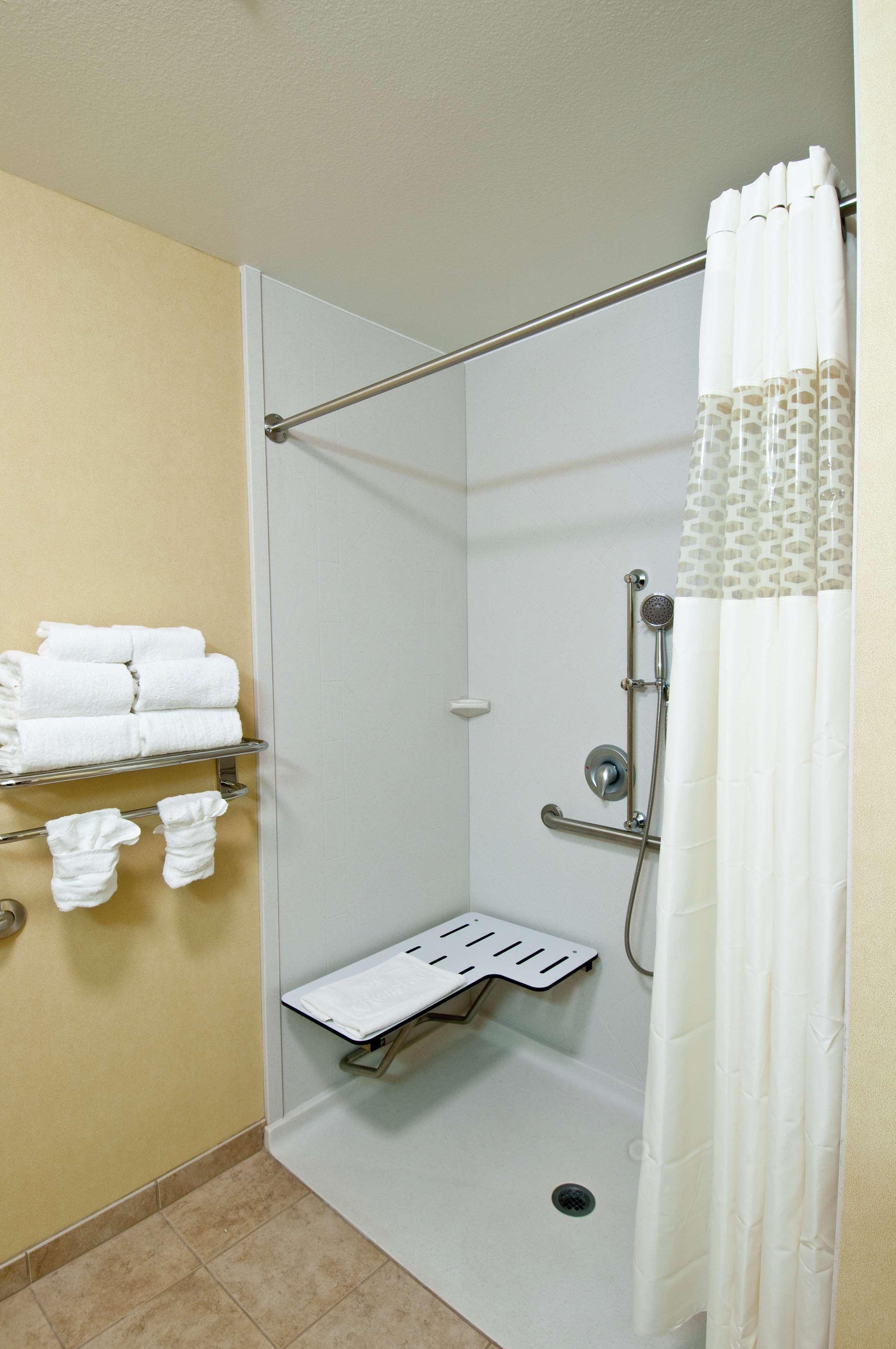 Hampton Inn & Suites Moreno Valley Room photo