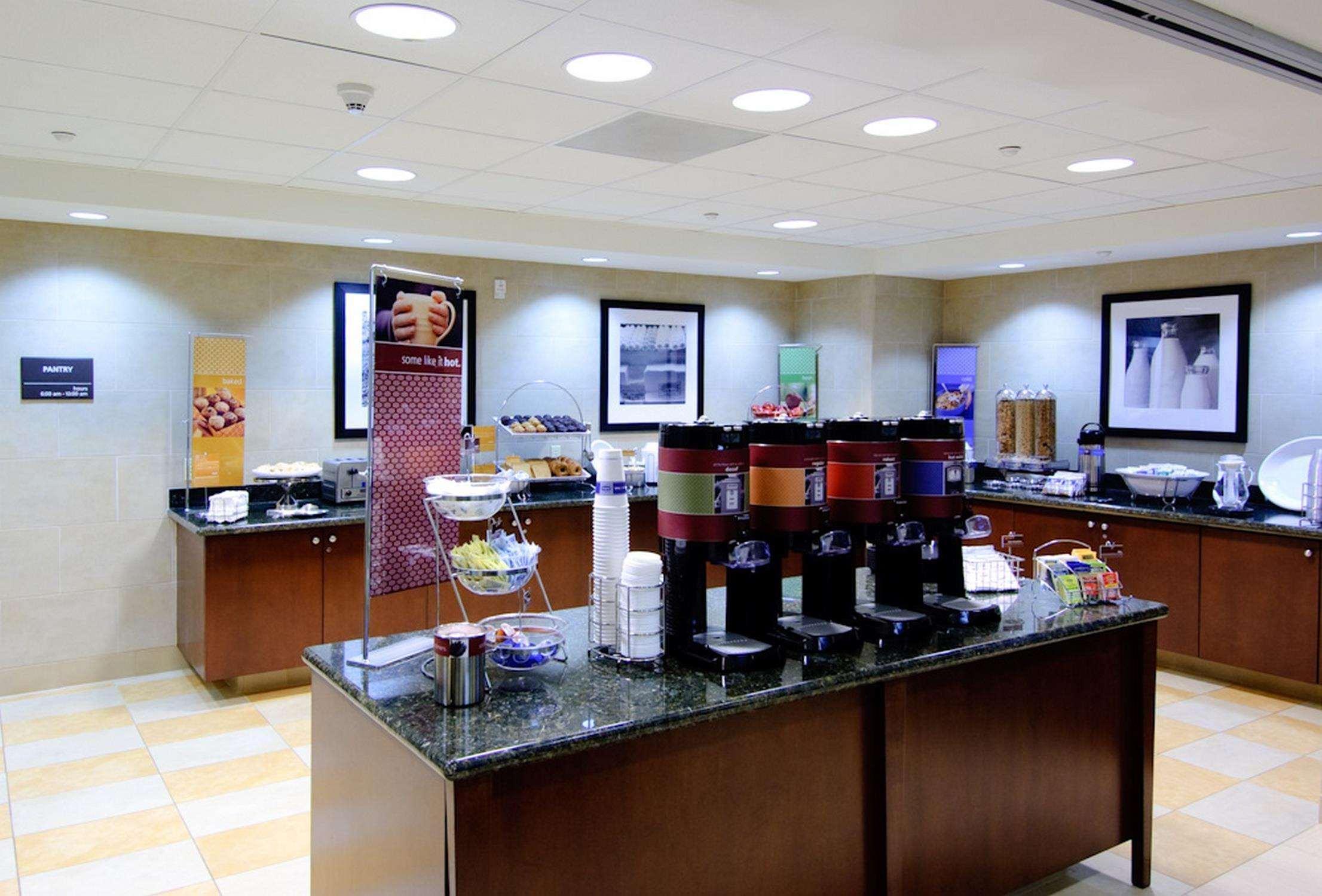 Hampton Inn & Suites Moreno Valley Restaurant photo